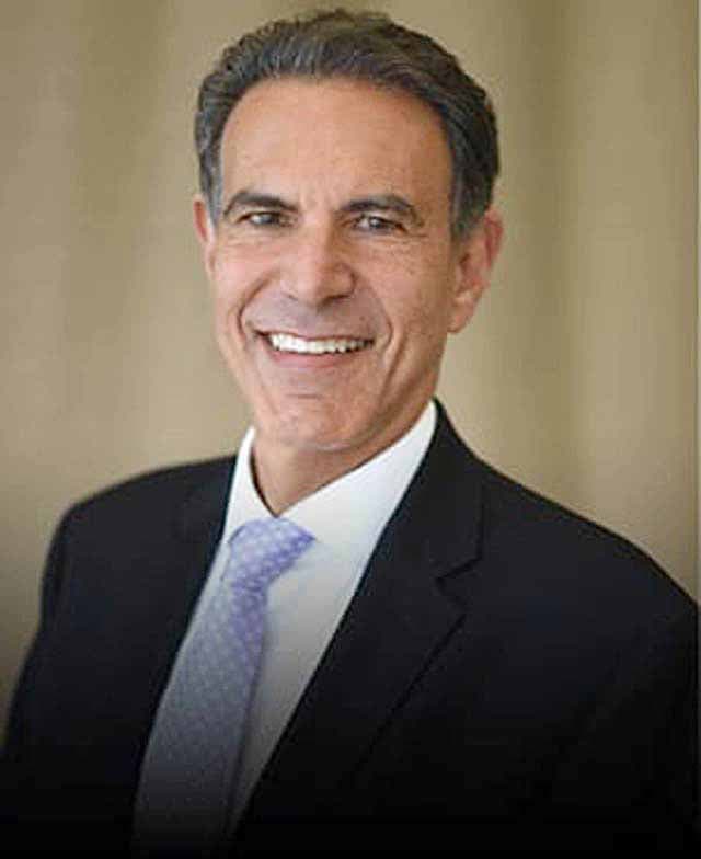 Portrait of Ronald Fatoullah