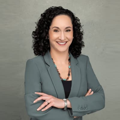 Portrait of Lauren Handel