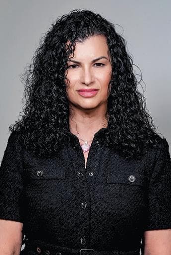 Portrait of Robyn Factor