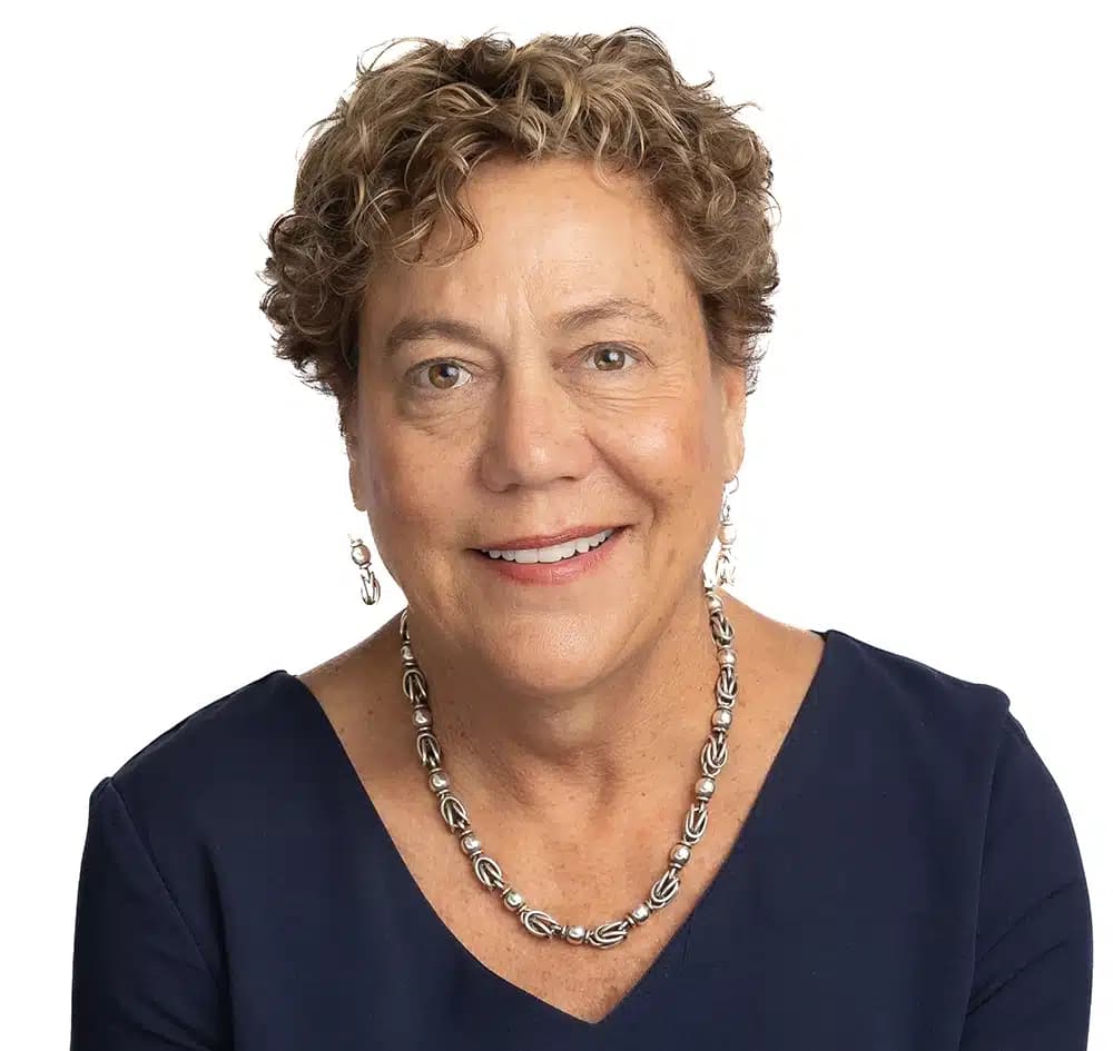 Portrait of Lynda Weaver